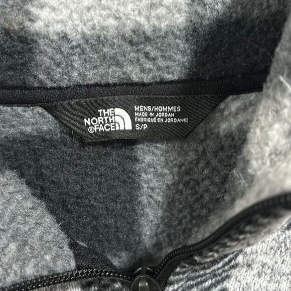 The Northface Men’s buffalo plaid 1/4 zip pull over size small - Picture 2 of 5